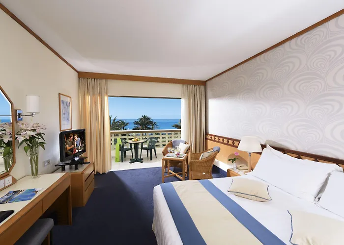 Otel Constantinou Bros Athena 4*