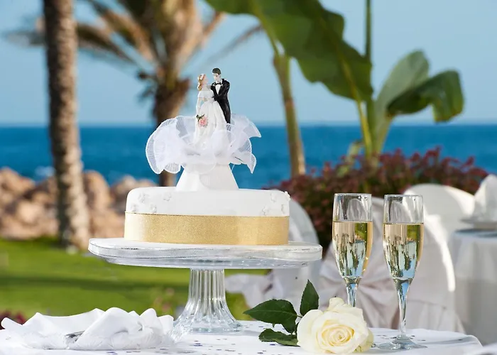 Constantinou Bros Athena Otel 4*