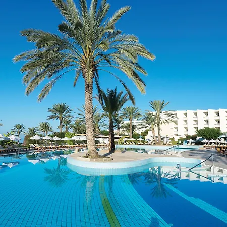 كونستانتينو بروس أثينا بيتش 4*